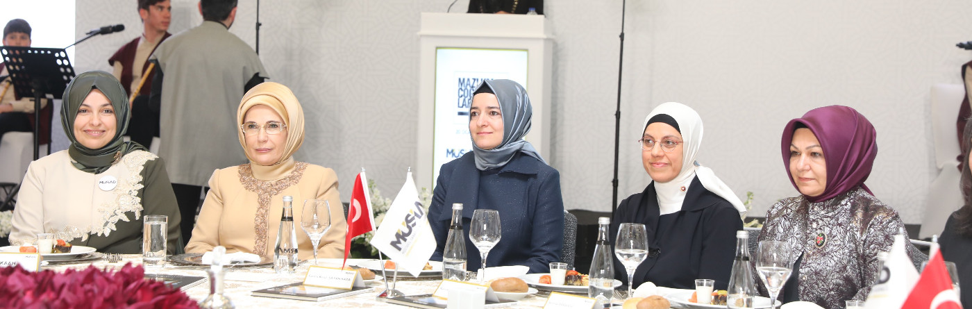Emine Erdoğan Hanımefendi, MÜSİAD tarafından Arakan, Etiyopya ve Suriye'deki ihtiyaç sahipleri yararına düzenlenen "Mazlum Coğrafyalara Umut Olmak" temalı programa katıldı.
