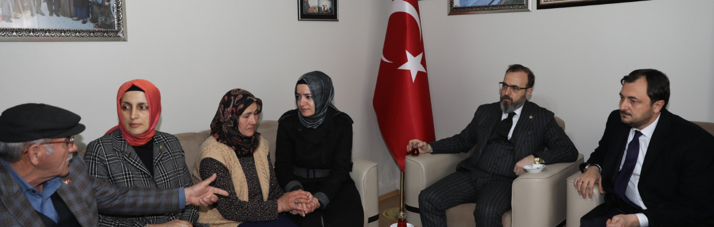 Bakan Kaya, Tunceli'de 2012 yılında askeri aracın geçişi sırasında meydana gelen patlamada şehit düşen Piyade Er Kadir Dadaş'ın Tekirdağ’da yaşayan ailesini ziyaret etti.