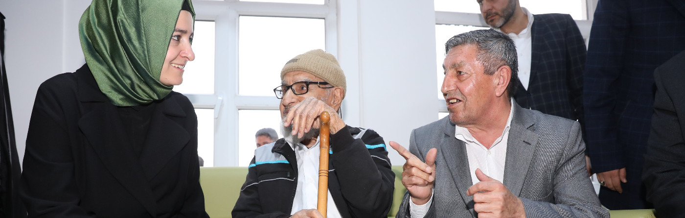 Bitlis’te temaslarda bulunan Bakan Kaya, Ahlat ilçesindeki Engelsiz Yaşam Bakım ve Rehabilitasyon Merkezi ile Bitlis Aile Destek Merkezi’ni ziyaret etti.