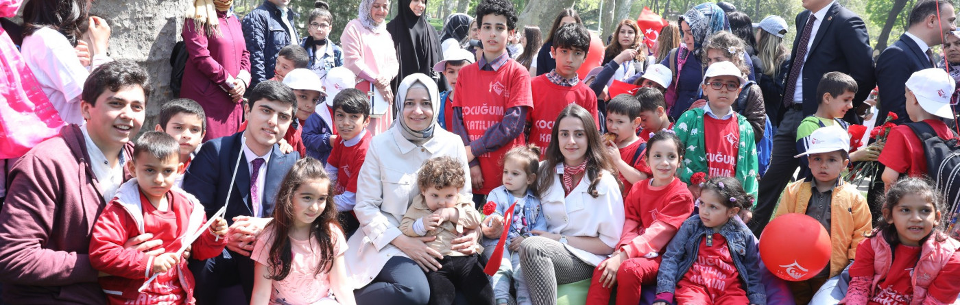 Bakan Kaya, 23 Nisan Ulusal Egemenlik ve Çocuk Bayramı dolayısıyla Aile ve Sosyal Politikalar Bakanlığınca düzenlenen "Gülhane Çocuk Buluşması" etkinliğine katıldı.