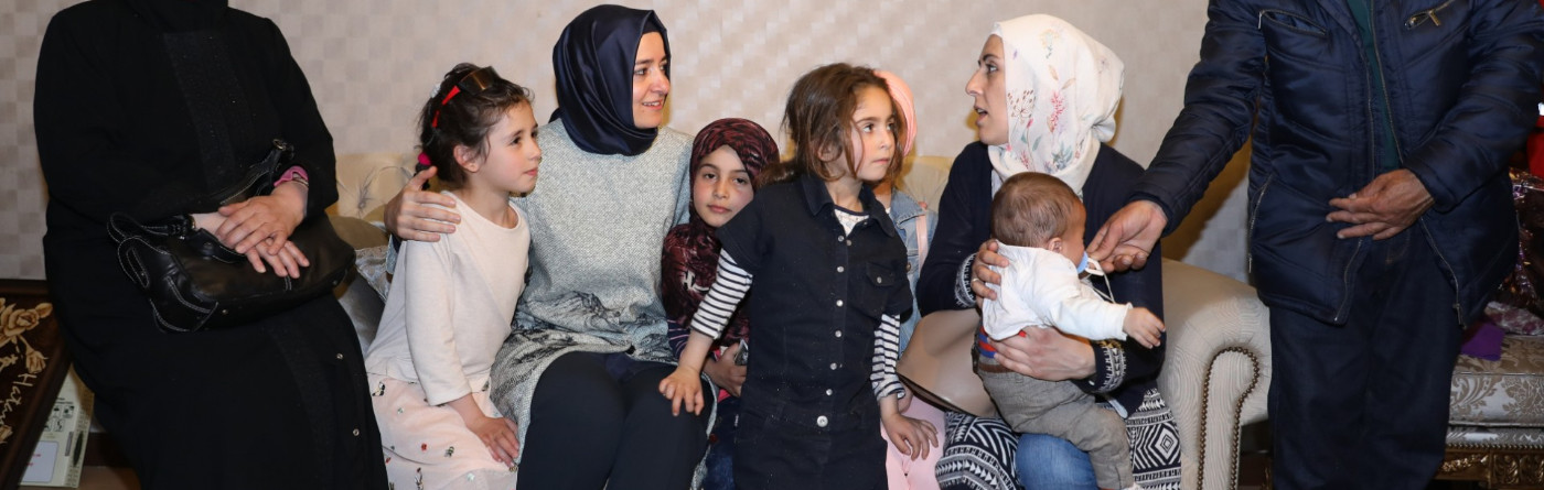 Bakan Kaya, Hatay’da Doğu Gutalı çocuklarla buluştu.