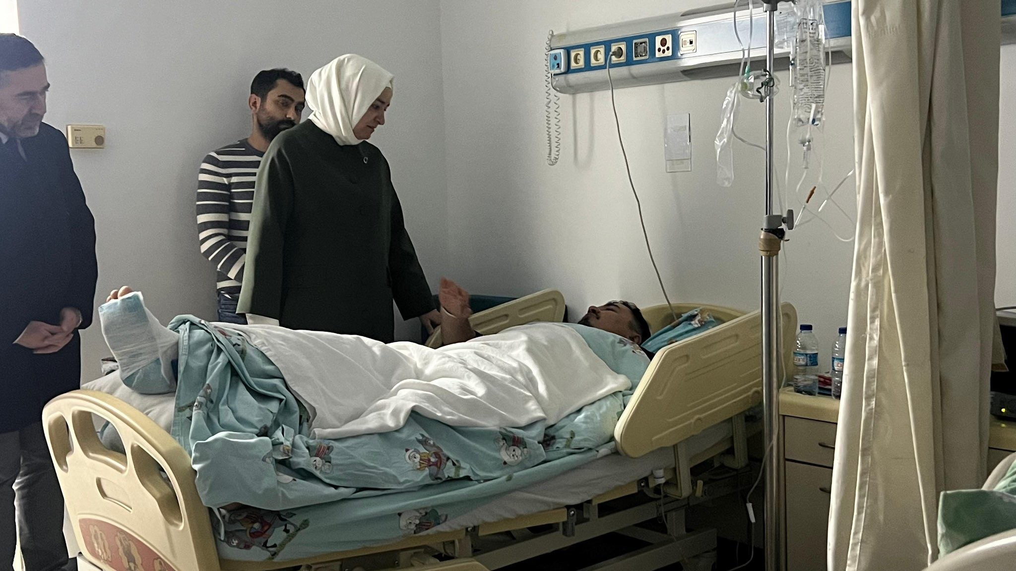 AK Parti Genel Başkan Yardımcısı Sayan Yaralıları Ziyaret Etti