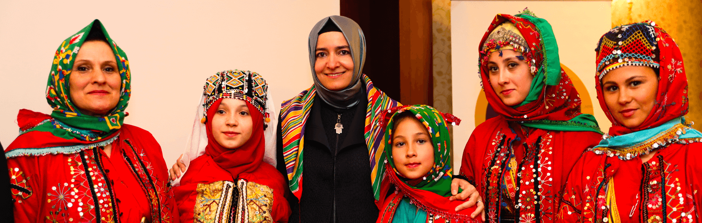 Bakan Kaya, Türk Tarih Kurumu ve Birlik Vakfı Ankara Şubesince düzenlenen Bacıyan-ı Rum "Anadolu Kadın Teşkilatları" sempozyumuna katıldı.