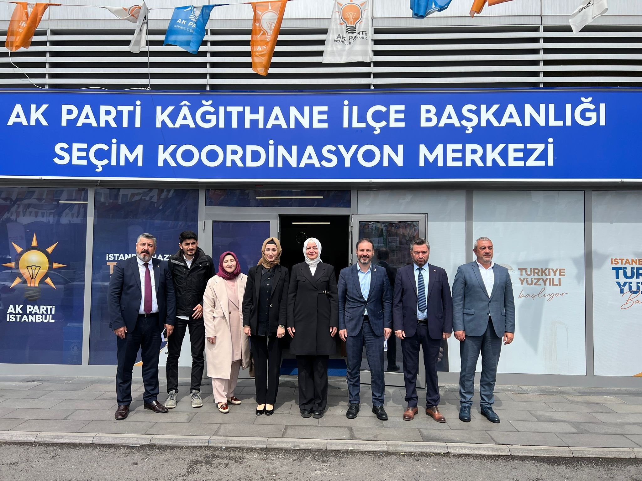 İstanbul Milletvekili Sayan Kâğıthane Seçim Koordinasyon Merkezi'ni Ziyaret Etti