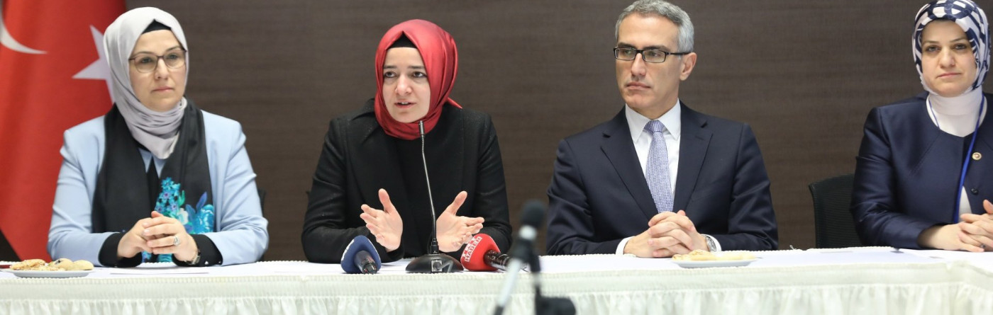 ABD’de temaslarda bulunan Bakan Kaya, Türkiye'nin New York Başkonsolosluğu'nda Türk toplumu temsilcileri ile bir araya geldi.