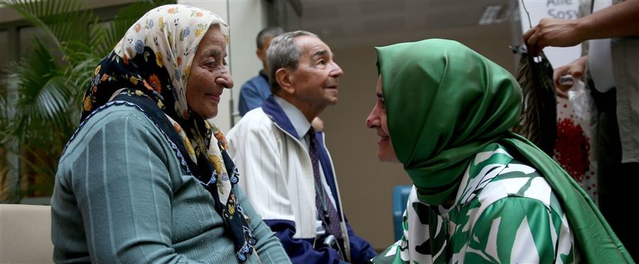 Bakan Kaya, yaşlı ve engelli vatandaşların aylıkları ile evde bakım yardımı ödemelerinin Kurban Bayramı öncesinde yapılacağını açıkladı.