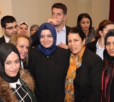 Bakan Kaya, AK Parti Kilis Kadın Kolları Değerlendirme Toplantısı’na katıldı.