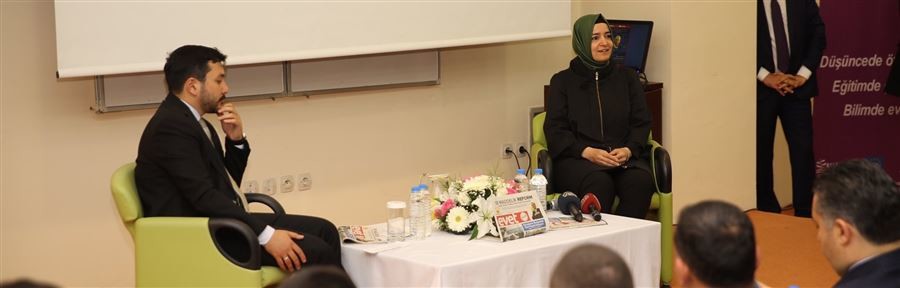 ''Hollanda ile bizim yaşadığımız olay tamamen diplomatik anlamda takip edilen bir süreç. Ben yasal olarak gerekeni yapıyorum. Bana o akşam yapılan muameleden dolayı da yargı yoluna başvuruyorum’’