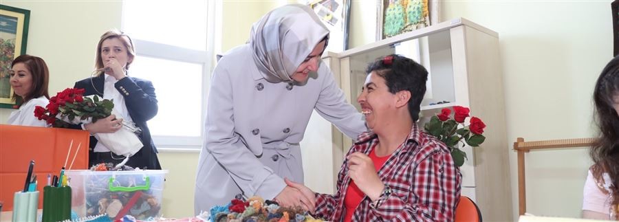 "Engellilerin evlerinde kapalı şekilde değil, toplumsal hayatın içinde bizimle beraber yer almaları için durmadan çalışmaya devam edeceğiz"