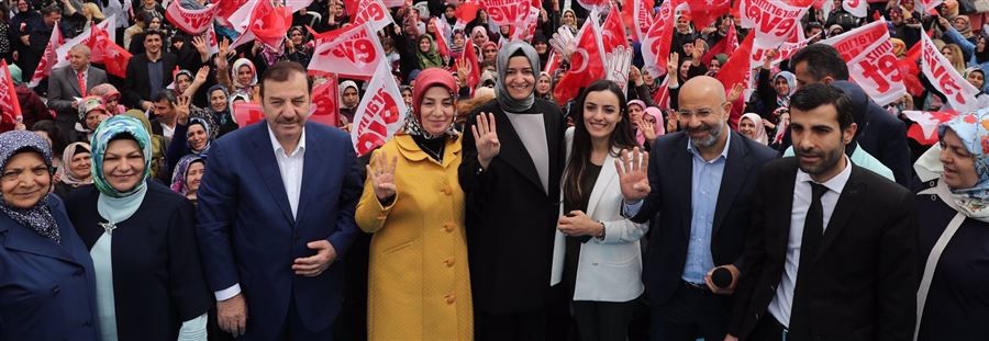 Kontrollü darbe girişimiydi' diyerek nereye hizmet ettiği açıkça ortada. Kimse FETÖ'yü aklamaya çalışmasın