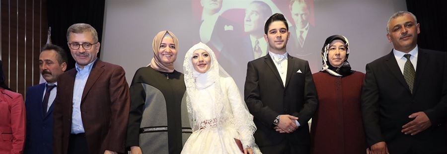 Bakan Kaya, Fetullahçı Terör Örgütü'nün (FETÖ) 15 Temmuz darbe girişiminde açılan ateş sonucu gazi olan Eren Kartal'ın nikahında şahitlik yaptı