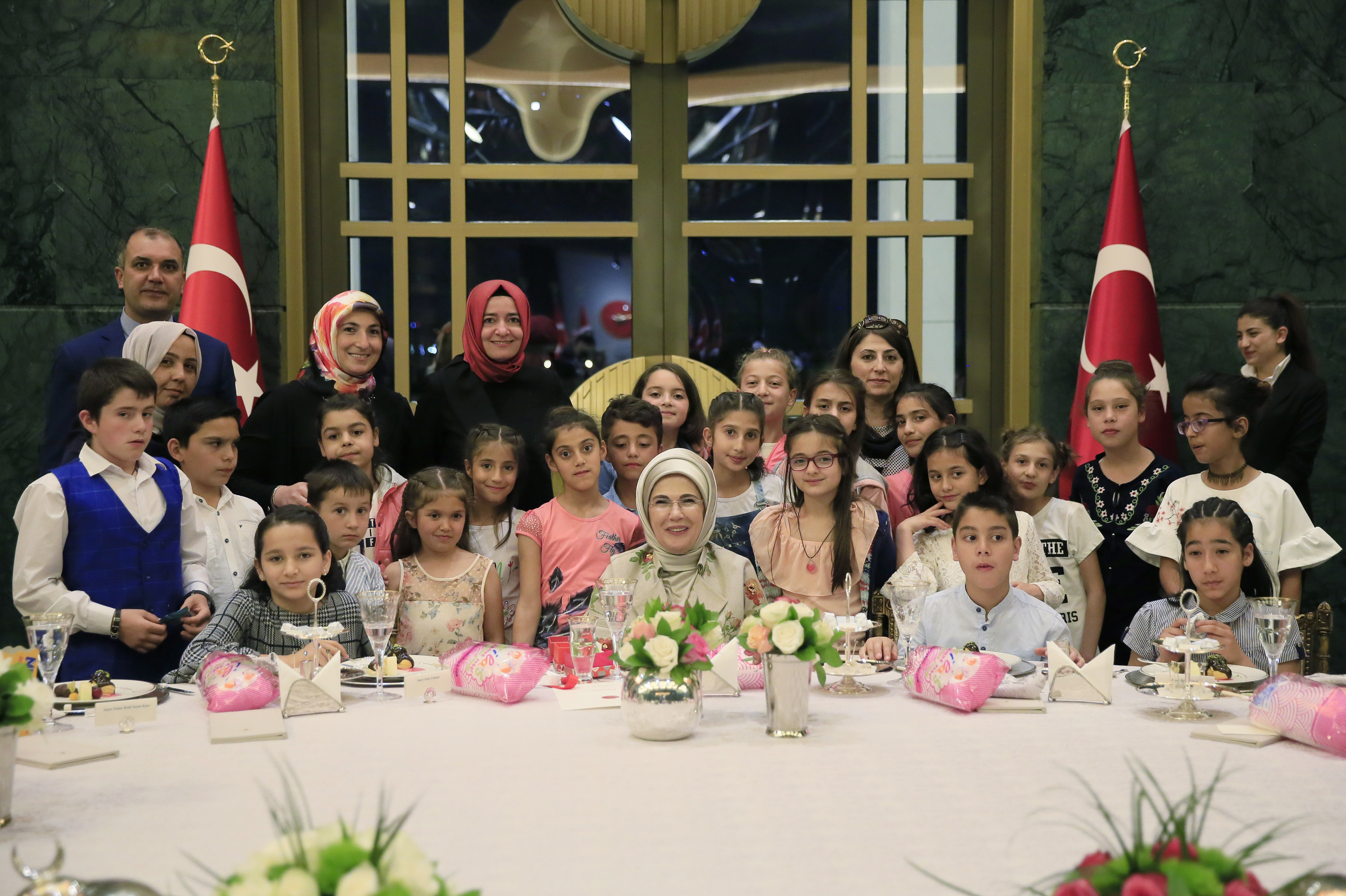 Emine Erdoğan Hanımefendi’den yetim çocuklara iftar daveti