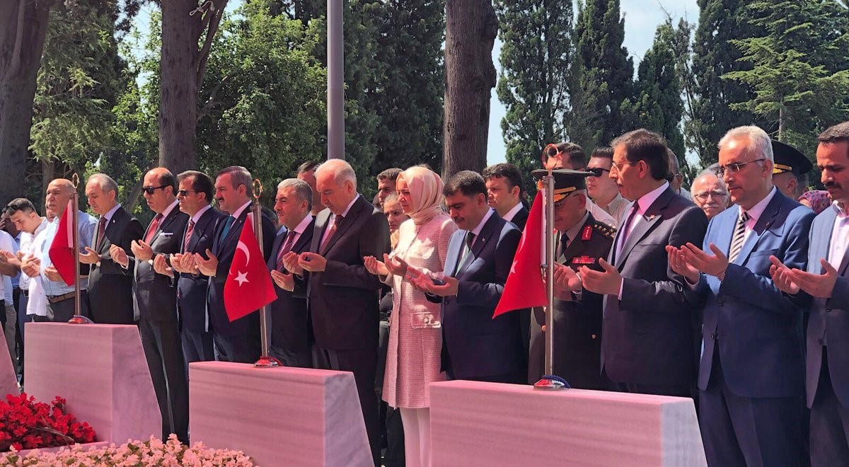 Kaya Edirnekapı Şehitliğini Ziyaret Etti