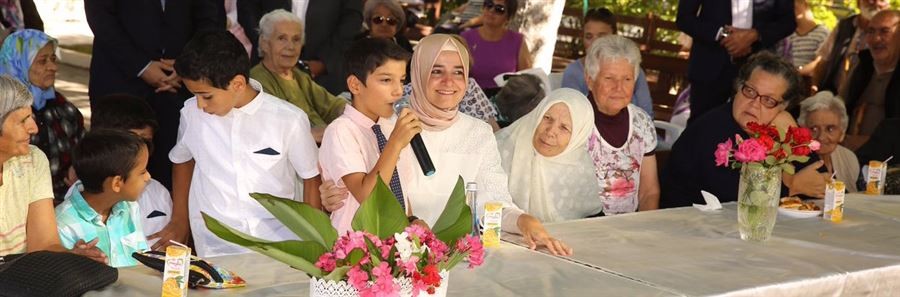 "Bayramlar; çocuklarımızı, yaşlılarımızı, Şehit yakınları ve Gazilerimizi sevindirmek için çok güzel bir fırsat''