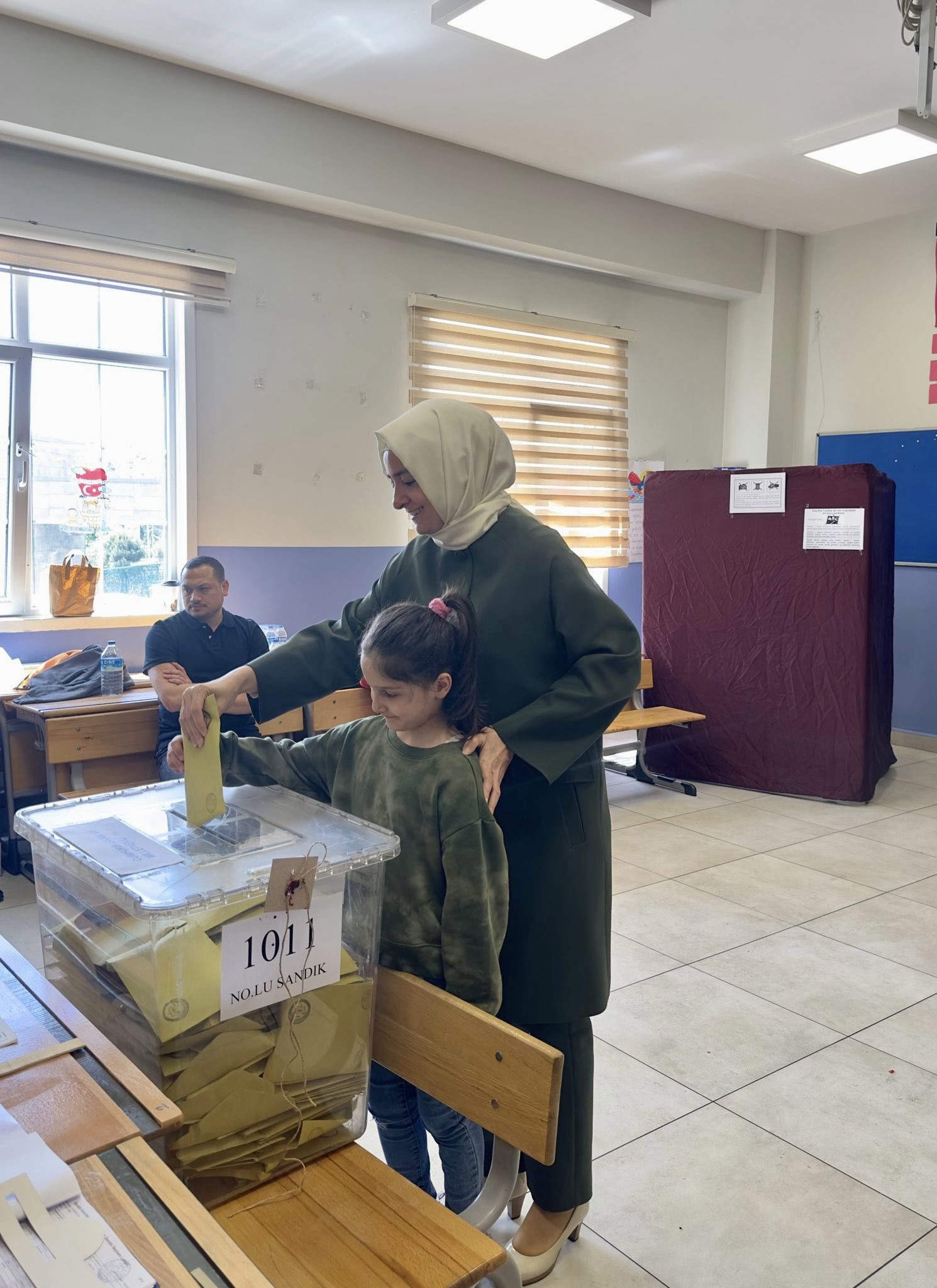 Ak Parti MKYK Üyesi Dr. Fatma Betül Sayan Kaya Oyunu Mimar Sinan İlk ve Ortaokulu'nda Kullandı