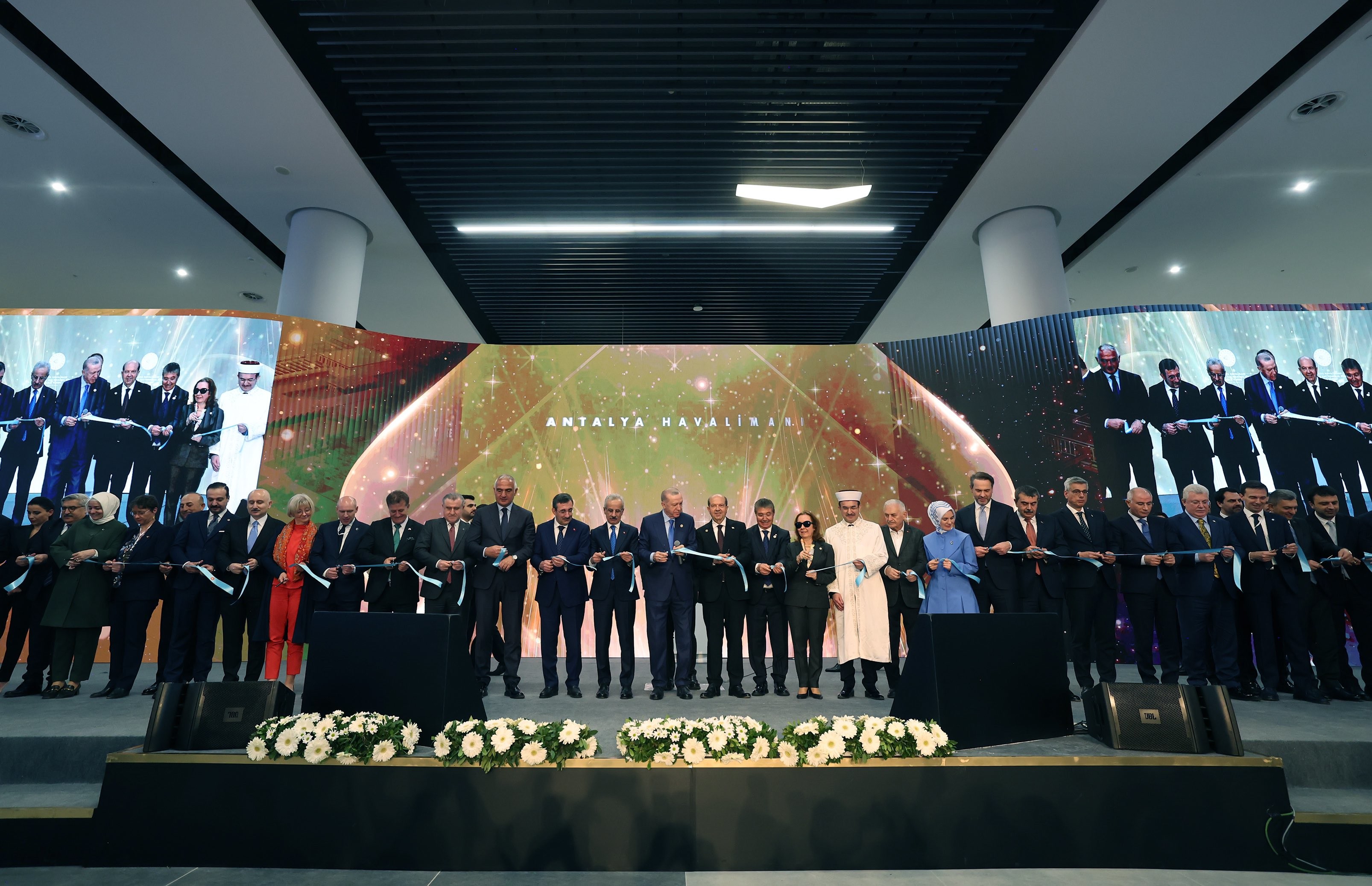 AK Parti Genel Başkan Yardımcısı Sayan Antalya Havalimanı İç ve Dış Hat Terminal Binaları Açılışına Katıldı