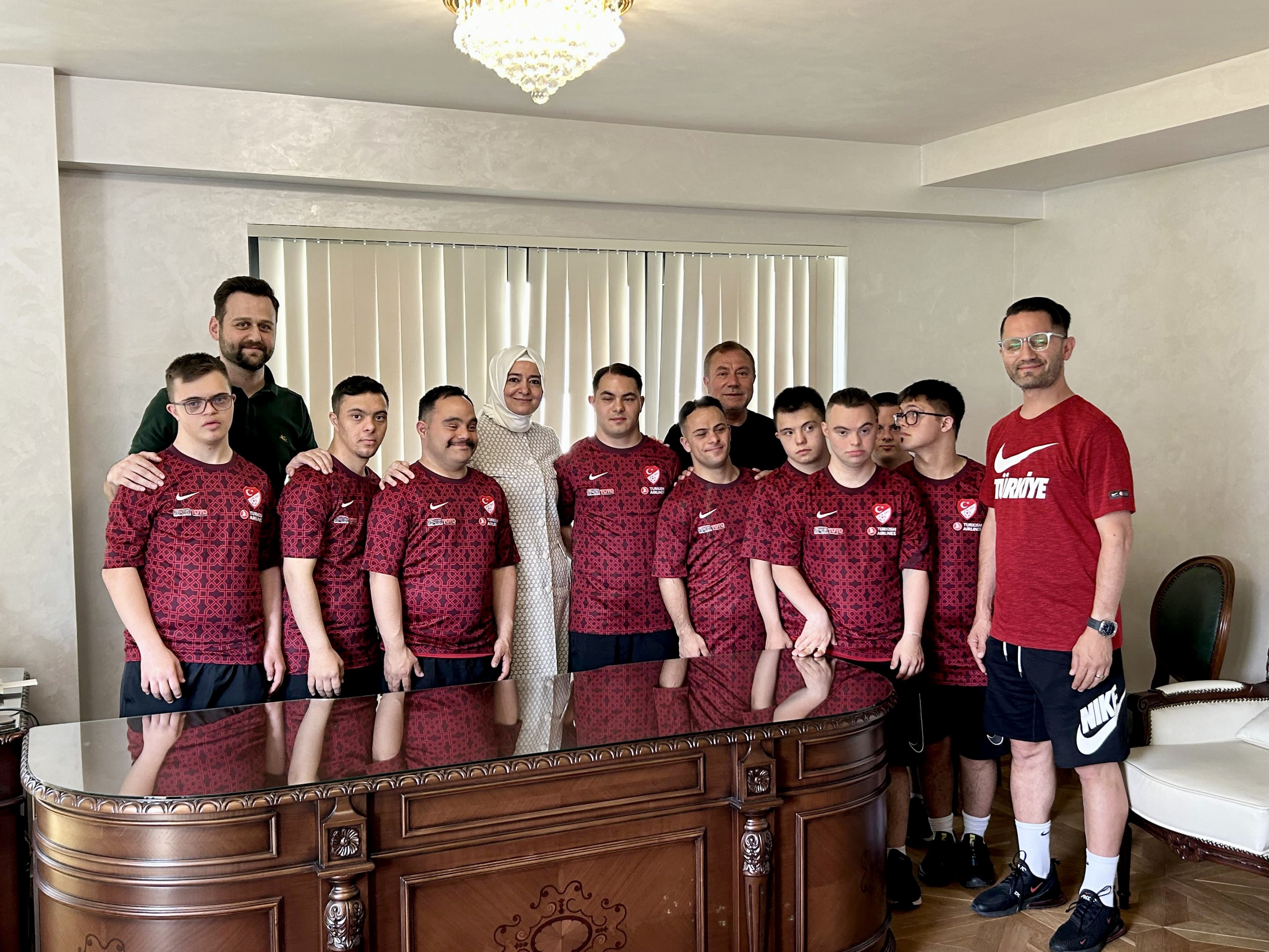 AK Parti Genel Başkan Yardımcısı Sayan Milli Sporcularla Bir Araya Geldi