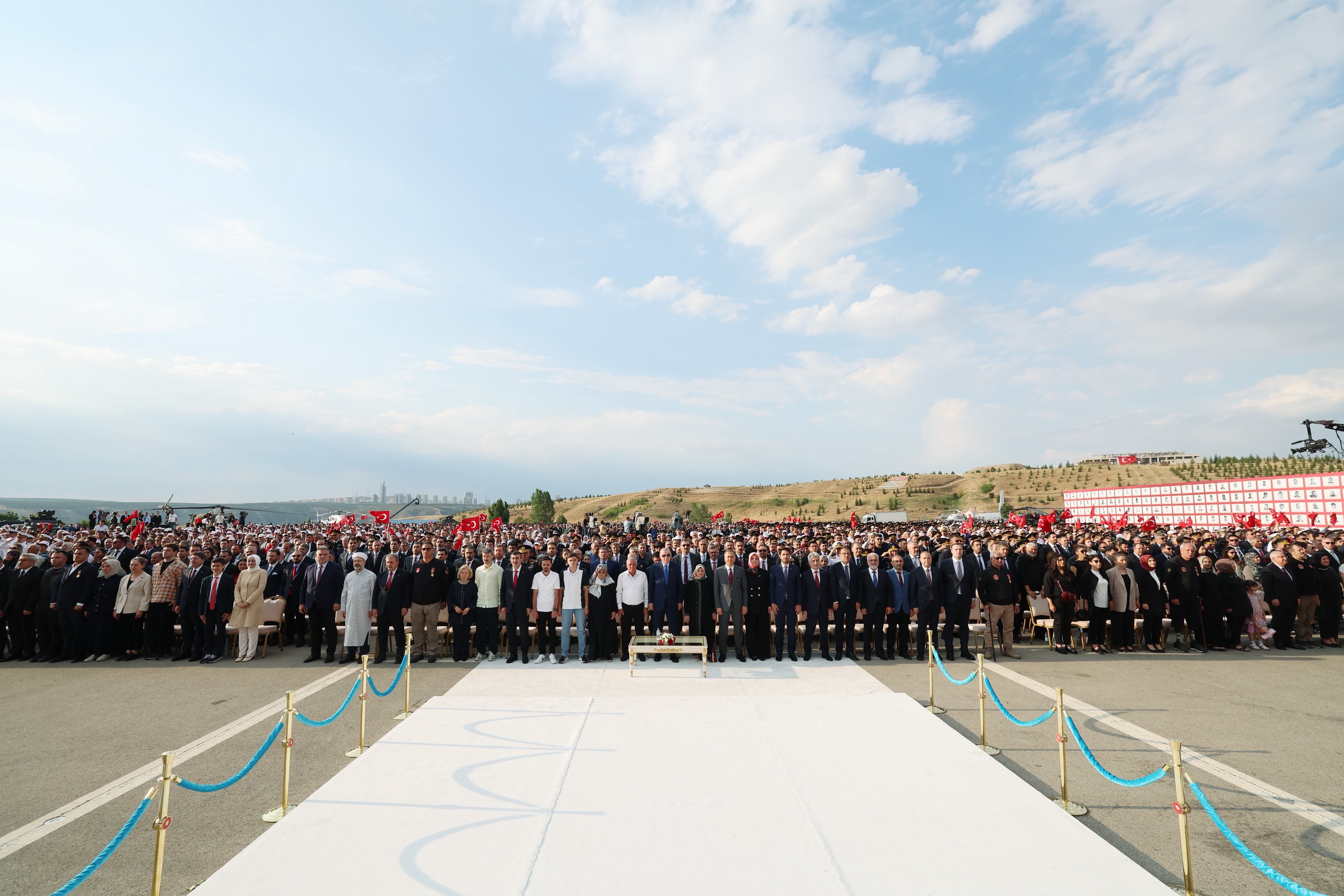 AK Parti Genel Başkan Yardımcısı Sayan: Devletimizi Koruyarak Şehitlerimizin Aziz Hatırasını Yaşatacağız