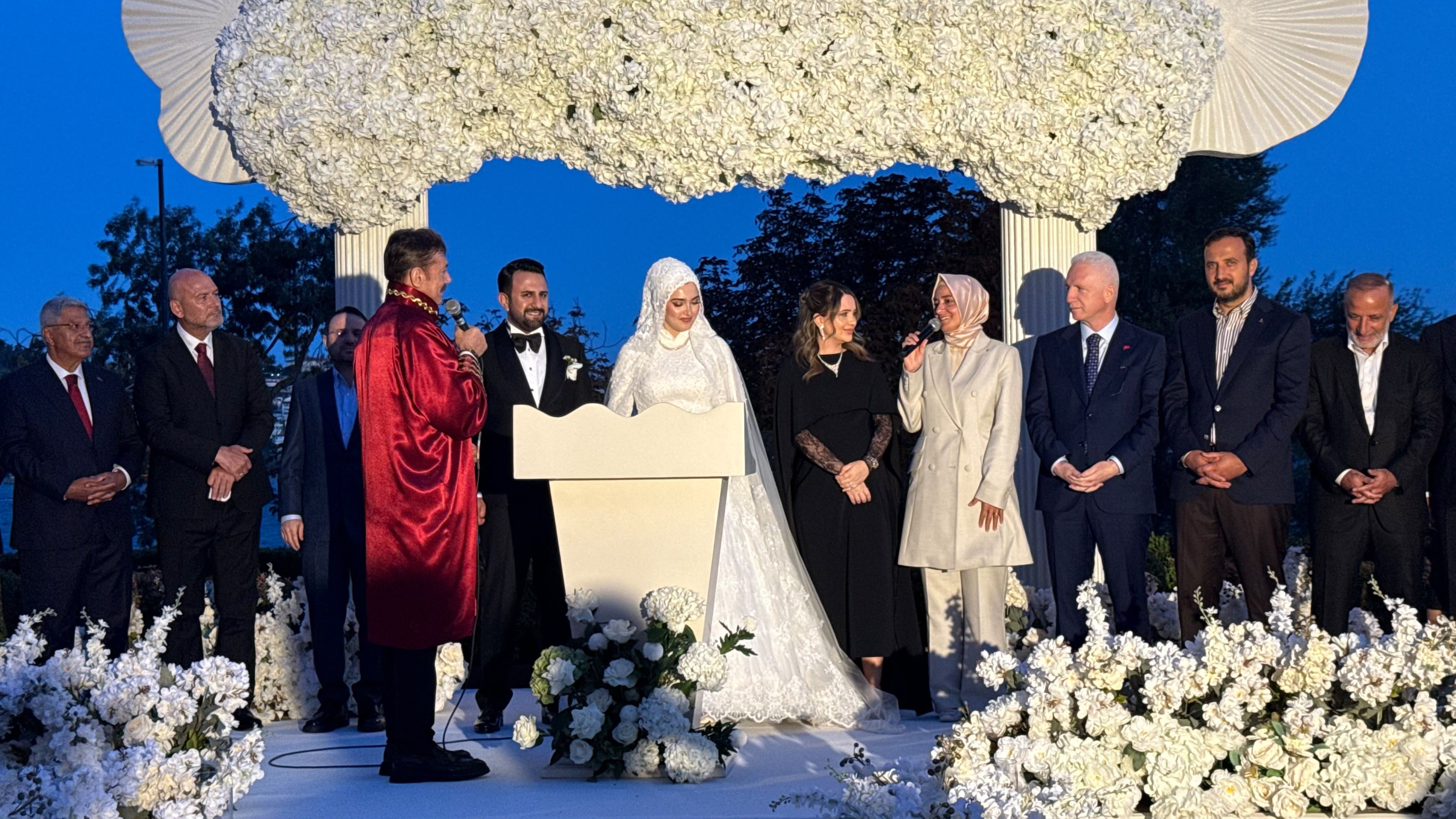 Sayan Kaya, Ömer Bedirhanoğlu ve Ayşe Gürel Çiftinin Mutluluğuna Ortak Oldu