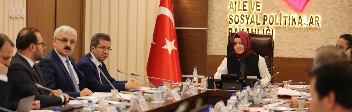 Bakan Kaya, Sosyal Yardımlaşma ve Dayanışmayı Teşvik Fonu Kurulunun toplantısının ardından, sosyal medya hesabı Twitter'dan toplantıda alınan kararlara ilişkin paylaşımlarda bulundu