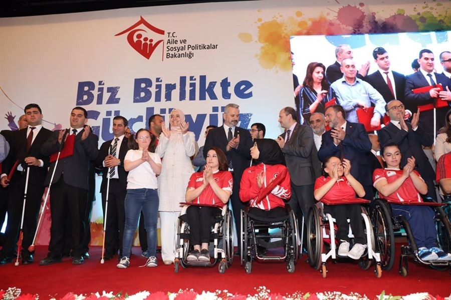 Bakan Kaya, Aile ve Sosyal Politikalar Bakanlığı tarafından 10-16 Mayıs Engelliler Haftası kapsamında düzenlenen "Biz Birlikte Güçlüyüz" programına katıldı.