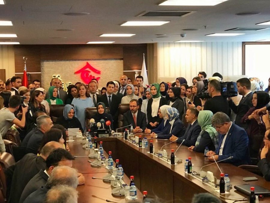 Aile Bakanlığı'nda devir teslim töreni yapıldı.