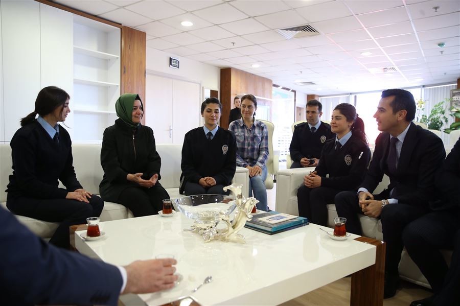 Bakan Kaya, Türk Polis Teşkilatı'nın 172. kuruluş yıl dönümü nedeniyle Esenler İlçe Emniyet Müdürlüğü'nü ziyaret etti