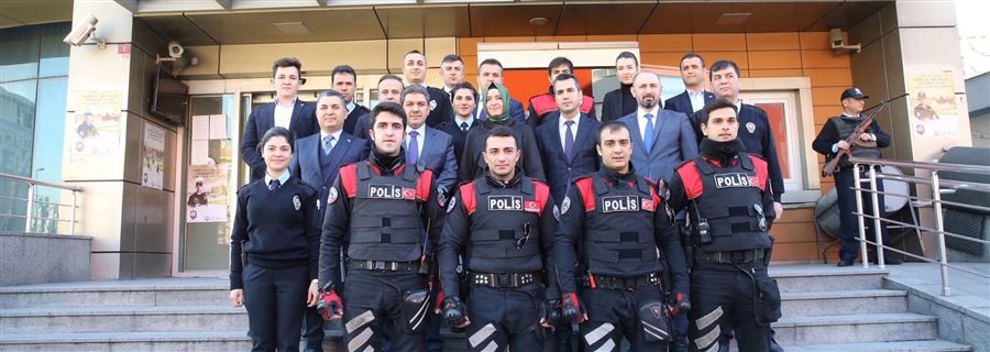 Bakan Kaya, Türk Polis Teşkilatı'nın 172. kuruluş yıl dönümü nedeniyle Esenler İlçe Emniyet Müdürlüğü'nü ziyaret etti