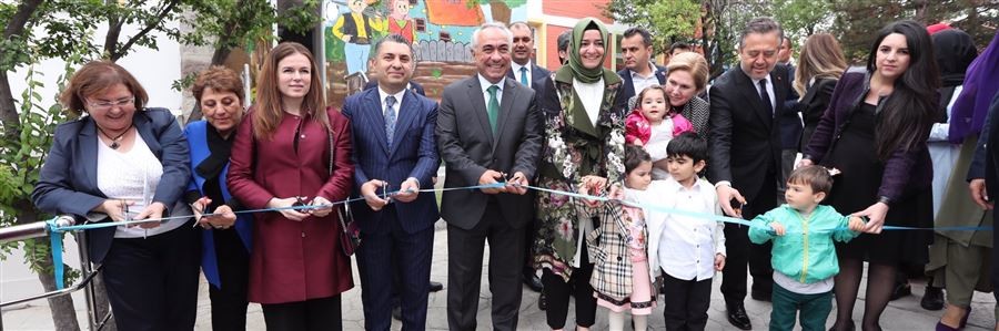 Aile ve Sosyal Politikalar Bakanlığı Çocuk Evleri Koordinasyon Merkezi (ÇEKOM) kampüsündeki kreş ve gündüz bakımevinin açılışını Bakan Kaya yaptı