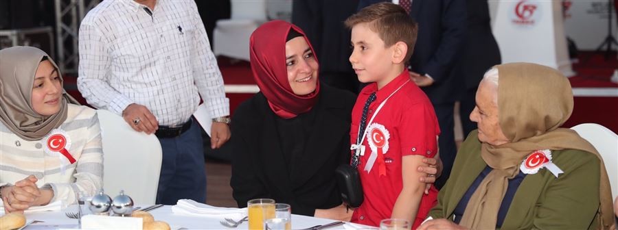 ''15 Temmuz, Türk milletinin gurur günüdür. Bu aziz millet sizlere minnettardır''