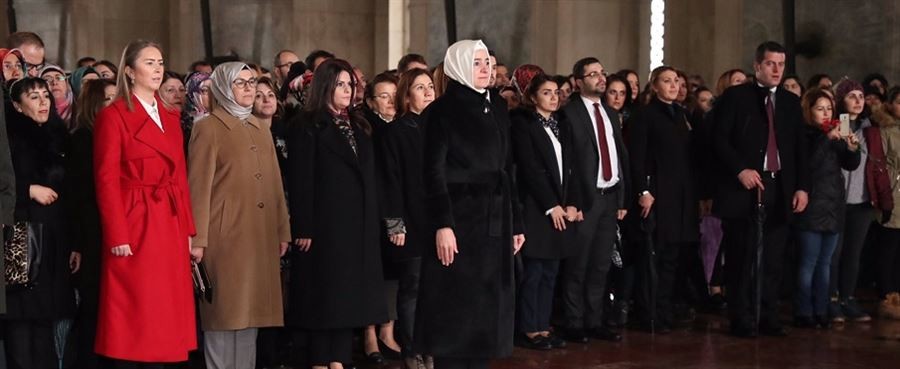 Aile ve Sosyal Politikalar Bakanı Dr. Fatma Betül Sayan Kaya başkanlığındaki heyet Anıtkabir'i ziyaret etti.