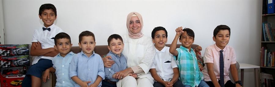 ''Türkiye’deki tüm ailelerimize seslenmek istiyorum; sofranıza bir tabak daha koyarak bir yavrumuza Koruyucu Aile olabilirsiniz’’