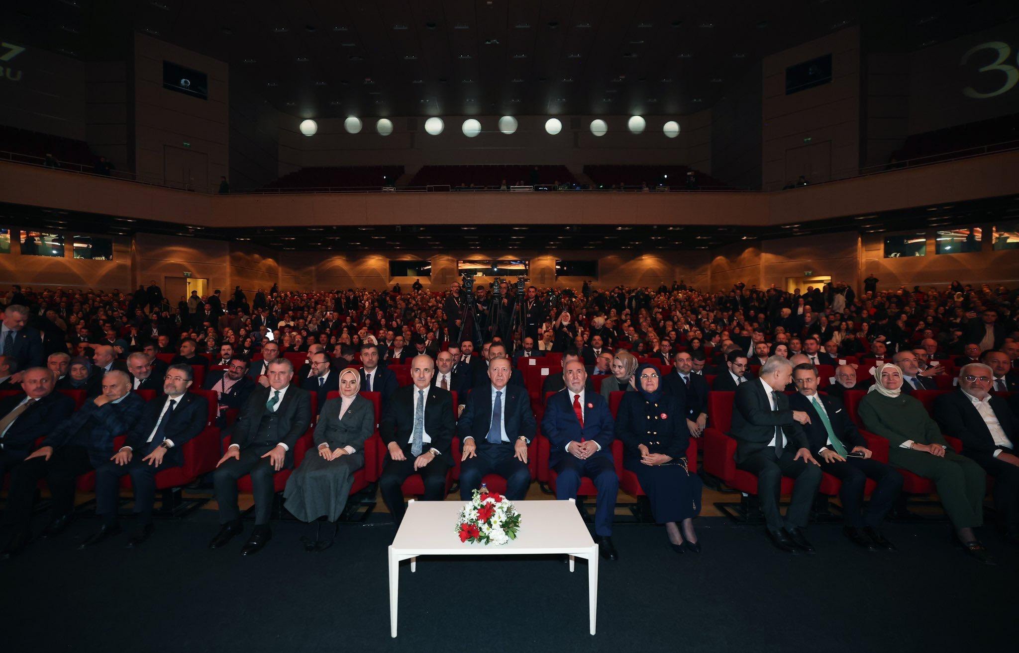 AK Parti Genel Başkan Yardımcısı Sayan Kanal 7 Medya Grubu’nun 30. Yıl Programına Katıldı