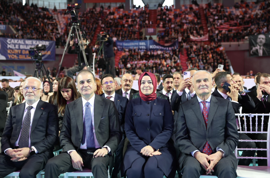 AK Parti Genel Başkan Yardımcısı Sayan Antalya 8. Olağan İl Kongresi'ne Katıldı