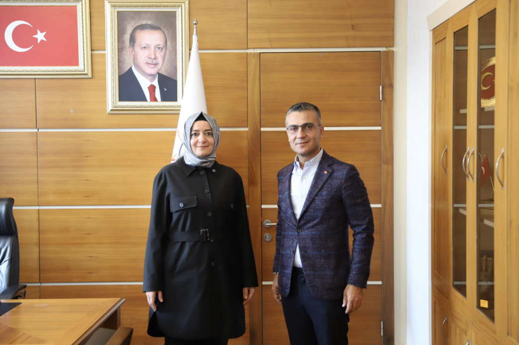 Sosyal Politikalar Başkanı Sayan Yüzme Federasyonu Başkanı Erkan Yalçın ile Bir Araya Geldi