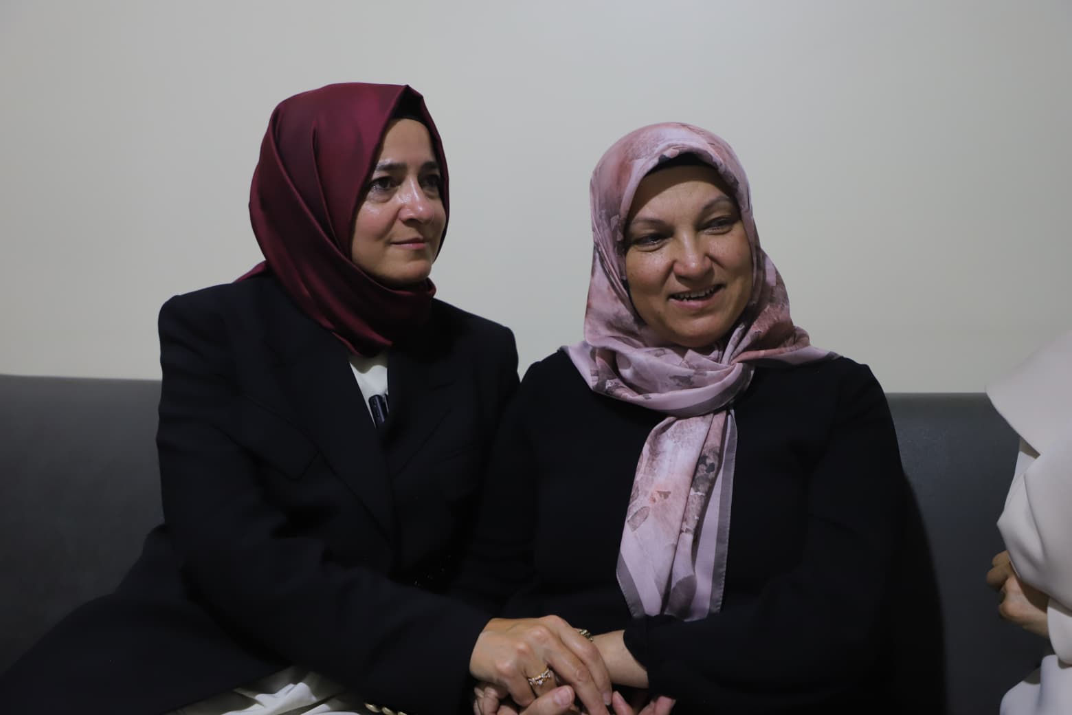 AK Parti Genel Başkan Yardımcısı Dr. Fatma Betül Sayan Kaya, Afyonkarahisar’da Gazi ve Şehit Ailelerini Ziyaret Etti