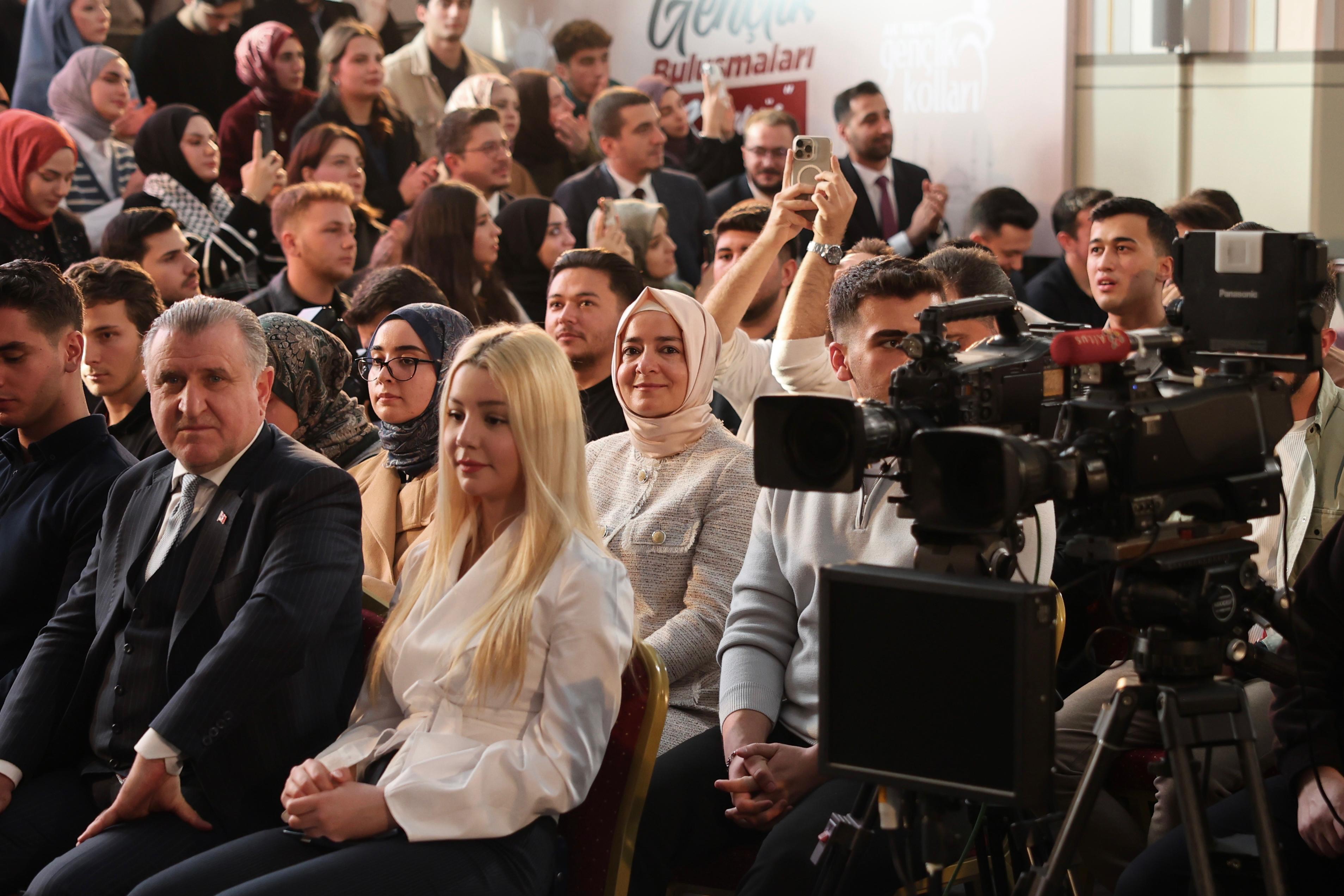 AK Parti Genel Başkan Yardımcısı Sayan Kaya, Cumhurbaşkanı Erdoğan’ın Gençlerle Buluşmasına Eşlik Etti