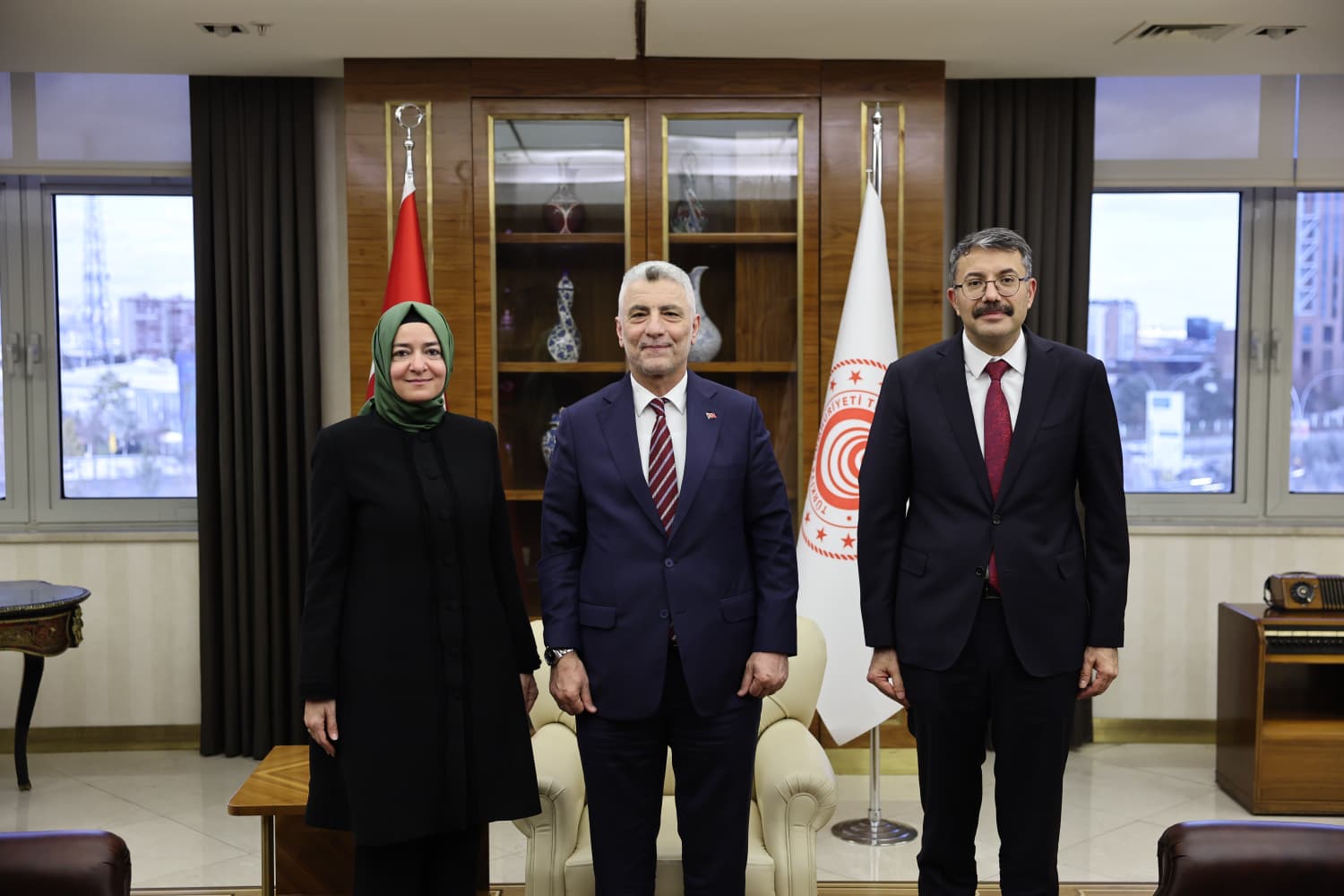 AK Parti Genel Başkan Yardımcısı Sayan Kaya, Ticaret Bakanı Ömer Bolat’ı Ziyaret Etti