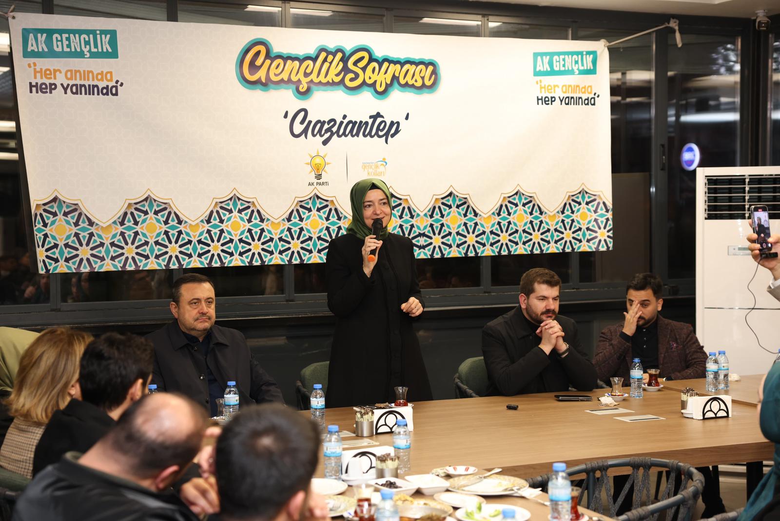 AK Parti Genel Başkan Yardımcısı Sayan Kaya, Gaziantep’te Gençlerle Sahurda Buluştu