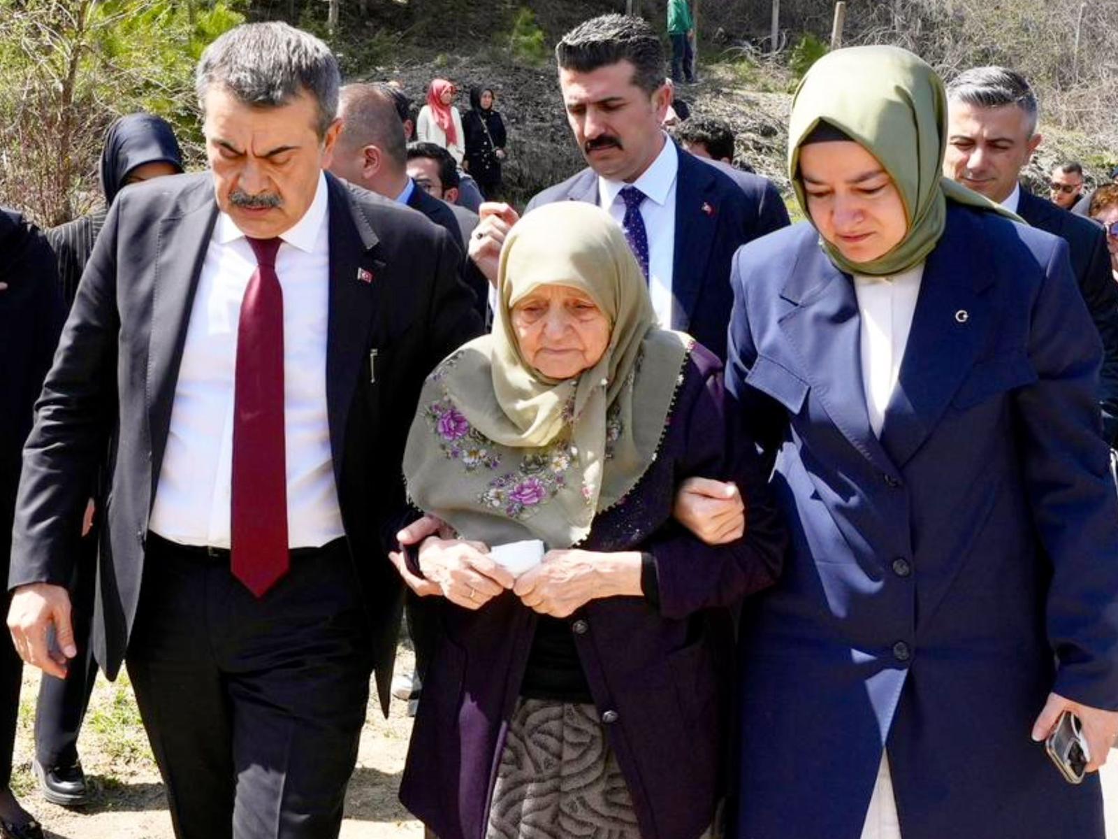AK Parti Genel Başkan Yardımcısı  Dr. Fatma Betül Sayan Kaya, Kahramanmaraş’ta Cenazeye Katıldı