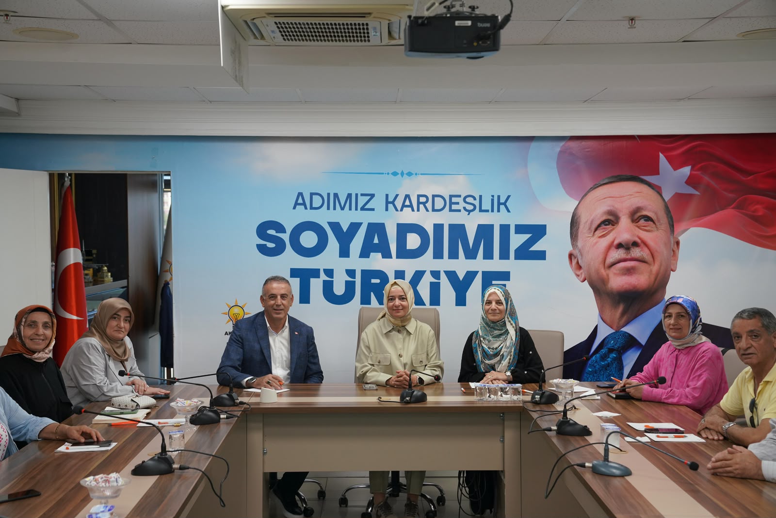 AK Parti Genel Başkan Yardımcısı Sayan Kaya, Ümraniye’de Teşkilatla Bir Araya Geldi