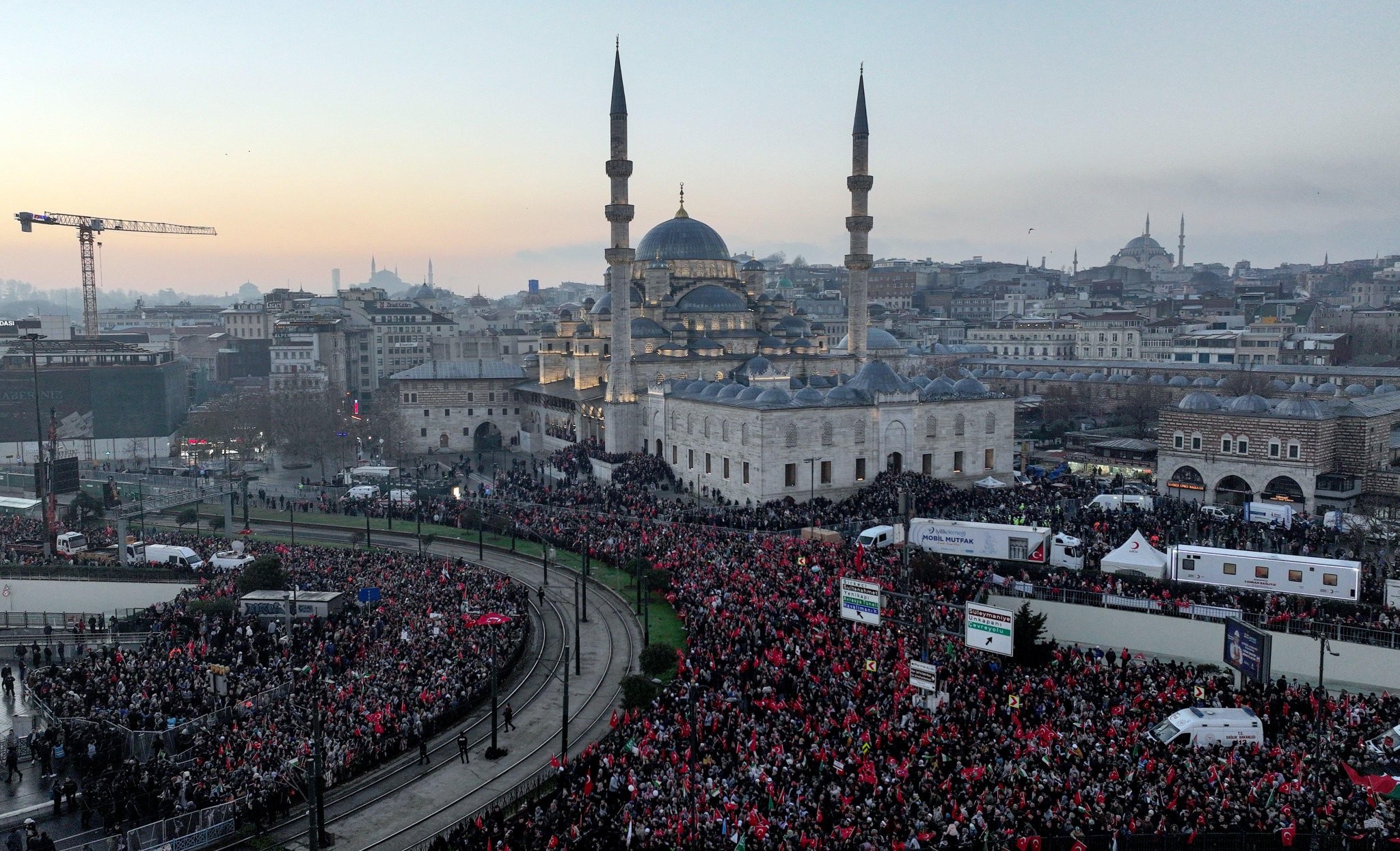 AK Parti Genel Başkan Yardımcısı Sayan Filistin'e Destek Yürüyüşüne Katıldı