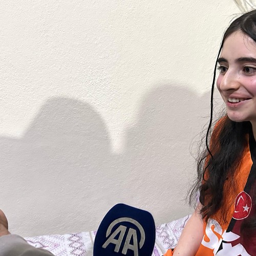AK Parti Genel Başkan Yardımcısı Sayan’dan Van’daki Kas Hastası Kardeşlerle Anlamlı Görüşme