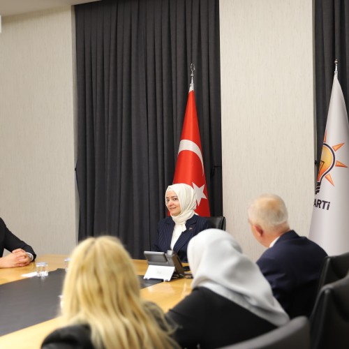 AK Parti Genel Başkan Yardımcısı Sayan Genel Merkez’deki Makamında Ziyaretçilerini Ağırladı